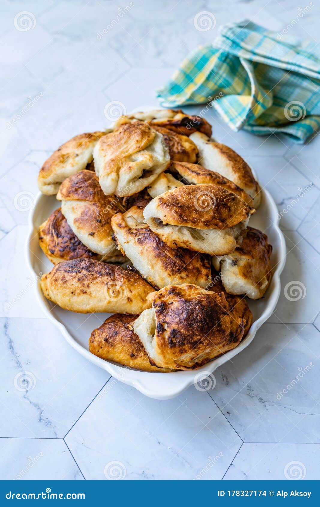 Selbst Ein Tatarisches Kuchen Borek Burek Cantik Mit Hackfleisch ...