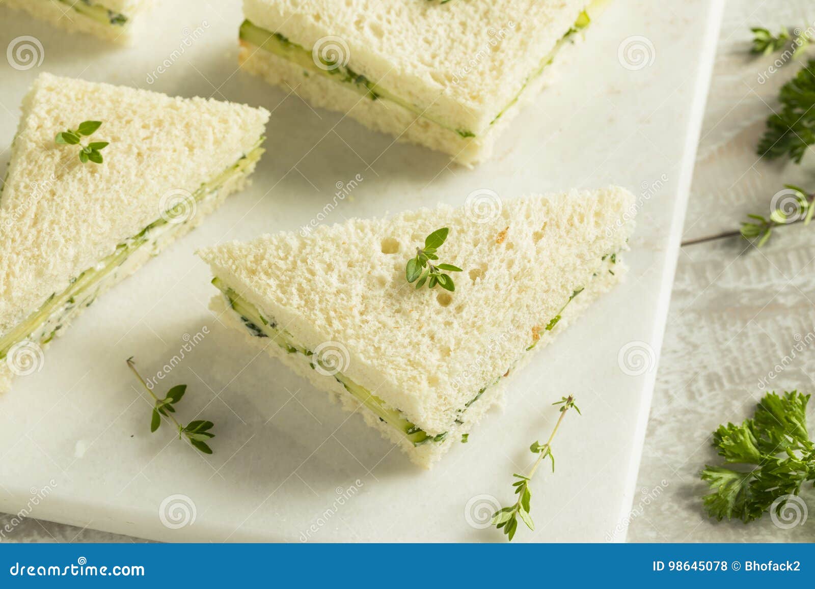 Selbst Gemachte Gurken-Tee-Sandwiche Stockfoto - Bild von gurken, brot ...