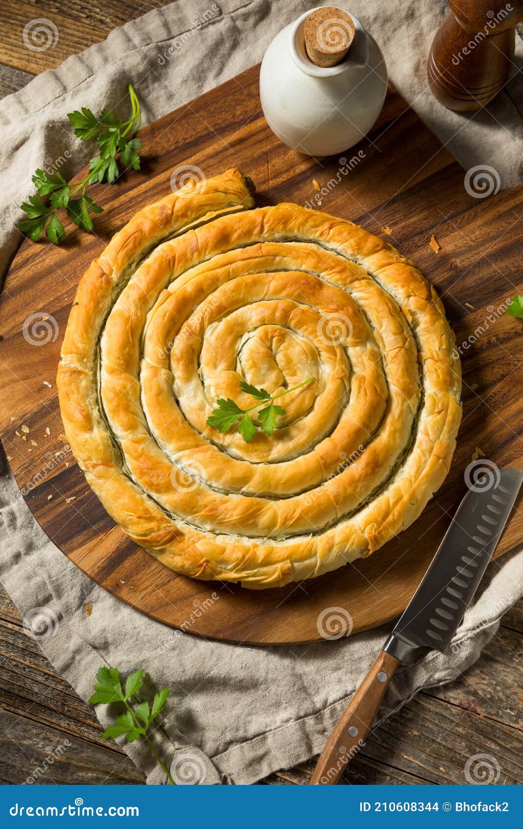 Selbst Gemachter Spinat Und Feta Spanakopita Strudel Stockfoto - Bild ...