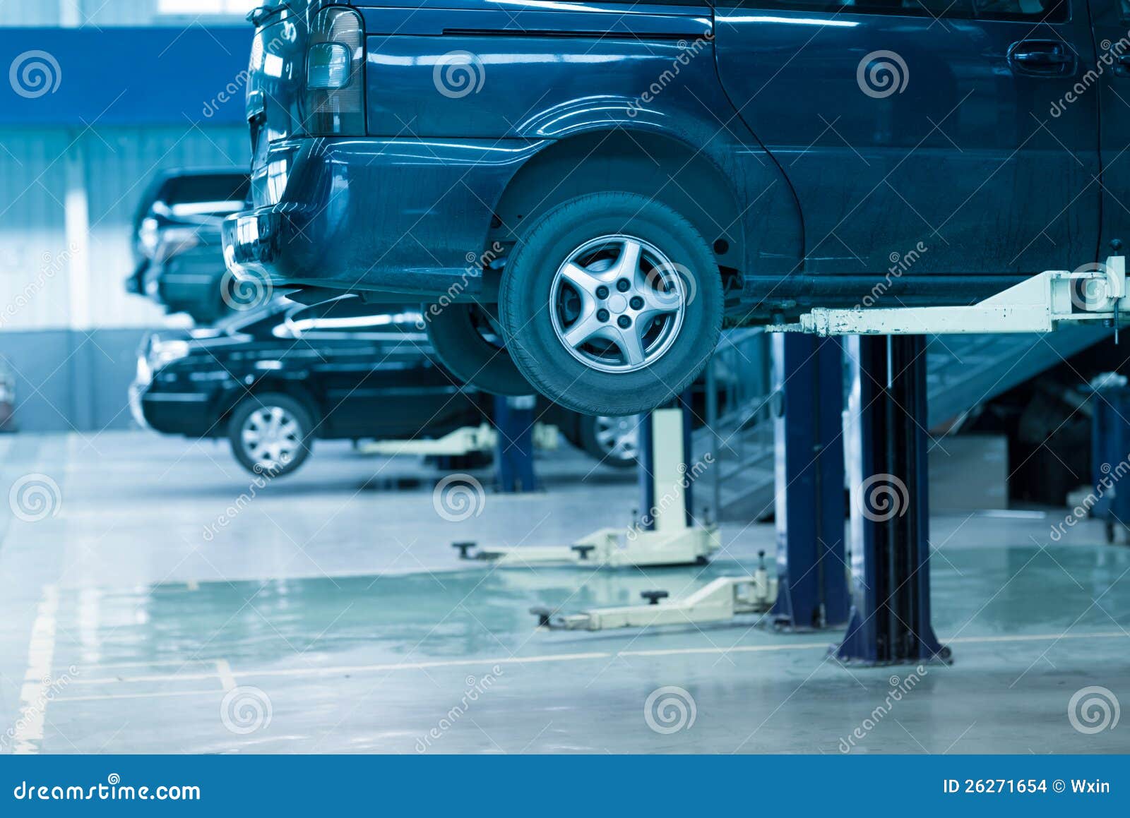 Selbstreparaturwerkstatt stockfoto. Bild von industrie 26271654