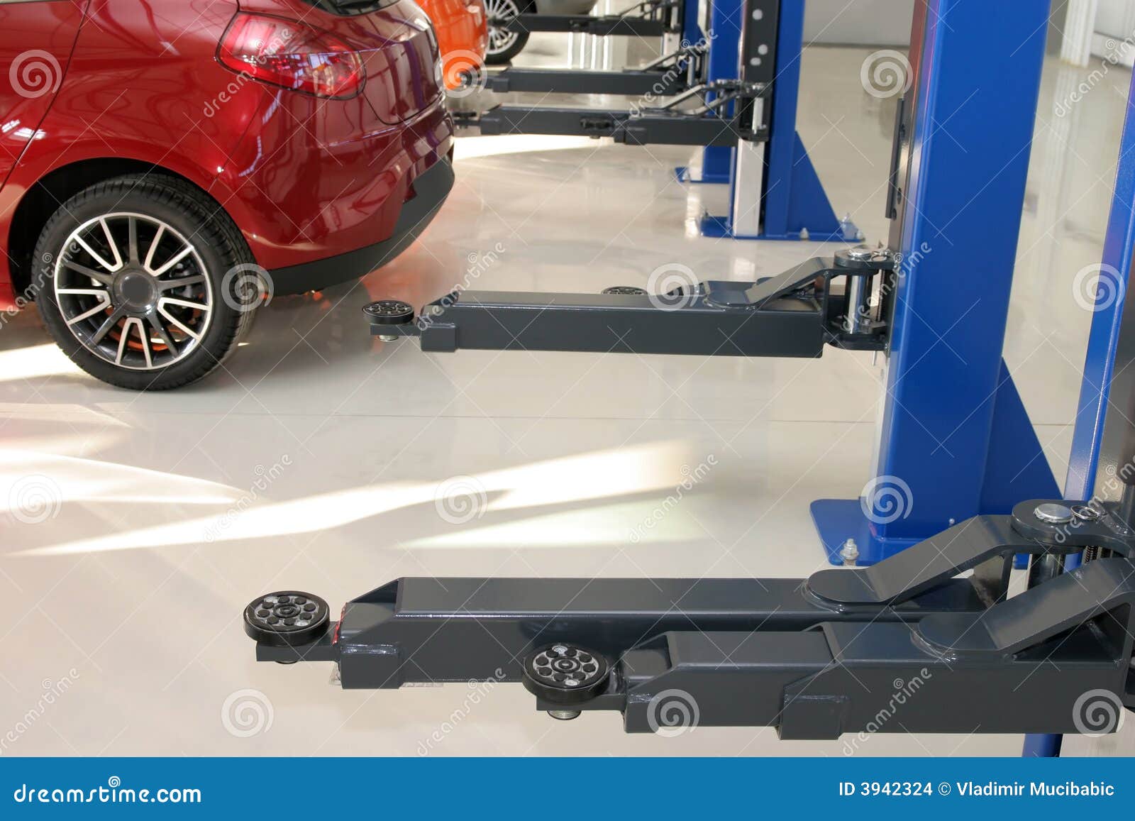 Selbstreparaturwerkstatt stockfoto. Bild von vorarbeiter 3942324