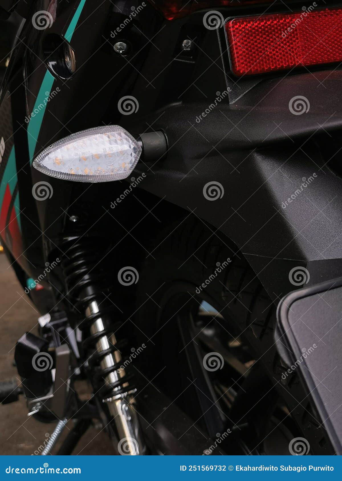 Selective Focus Image with Noise Effect of Motorcycle Rear Absorber