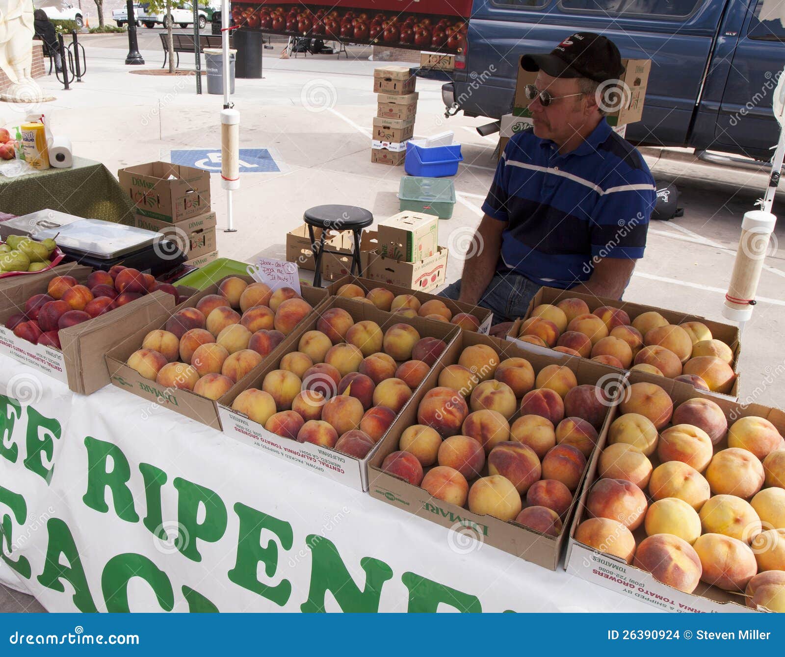Selling Peaches editorial stock image. Image of market 26390924