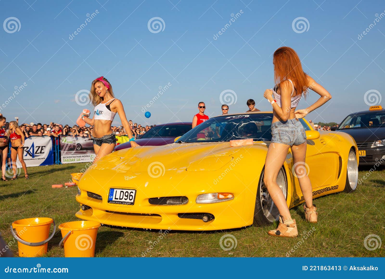 Naked Girls With Hot Cars