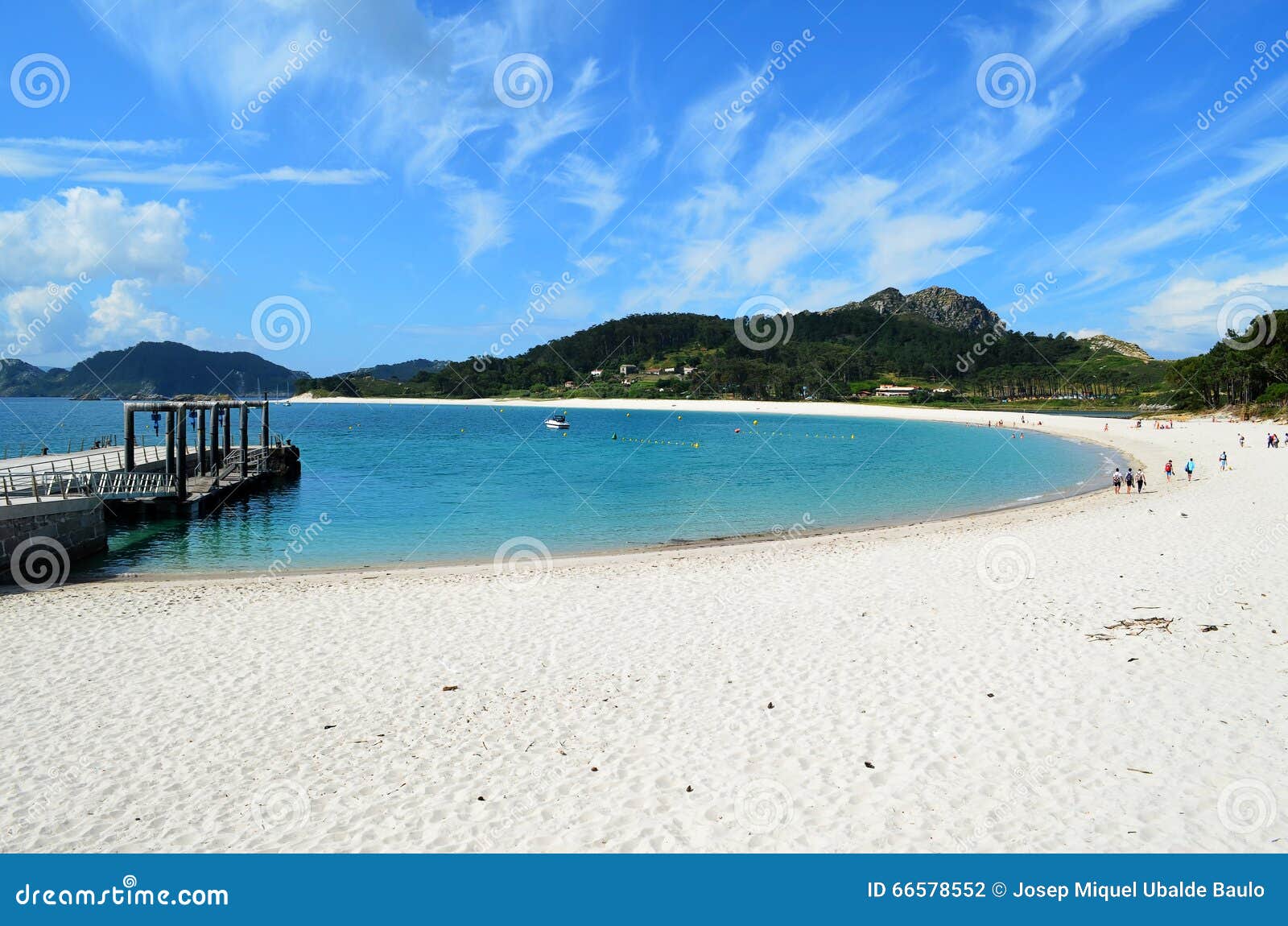 semicircular beach (islas cies)