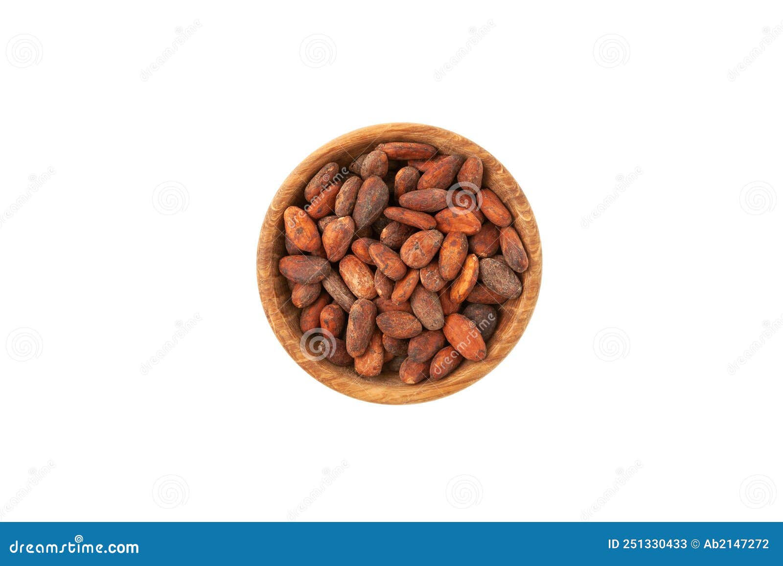 semillas de cacao tostadas in wooden bowl on white background, top view