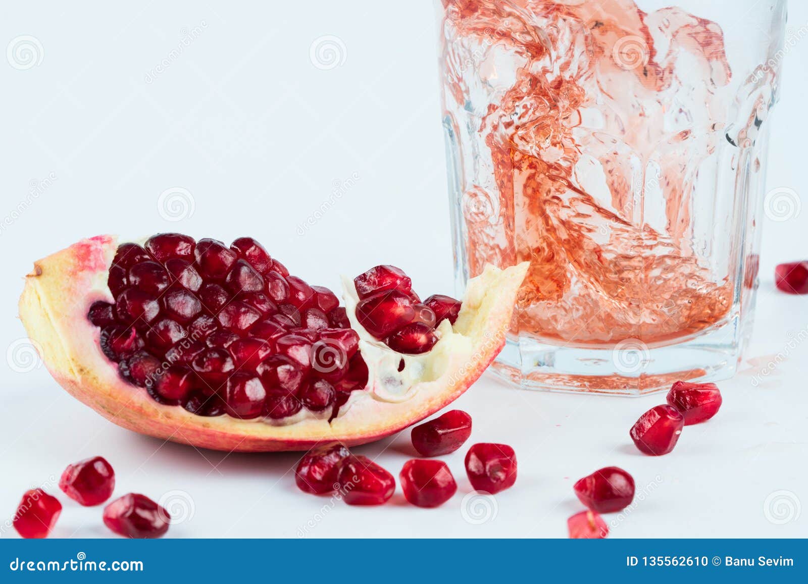 Semillas Del Andpomegranate Del Jugo De La Granada Foto de archivo