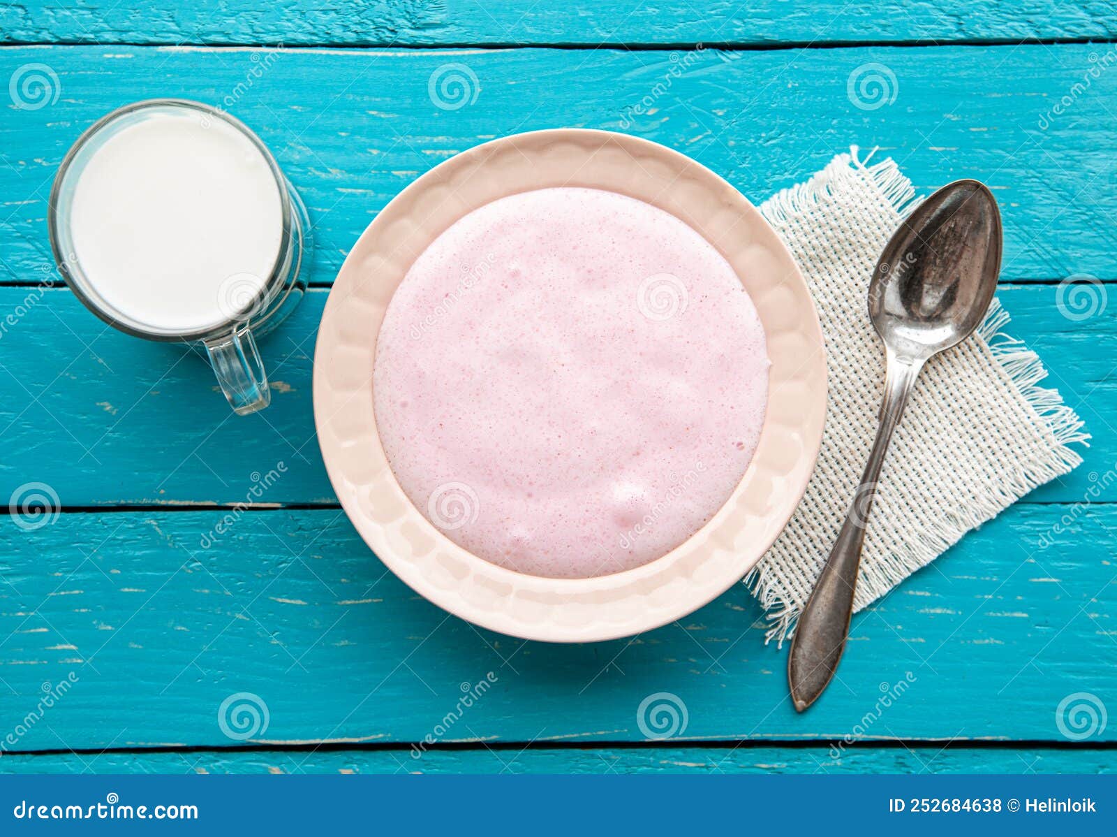 https://thumbs.dreamstime.com/z/semolina-foam-sweet-food-bowl-glass-milk-blue-wood-board-background-semolina-foam-sweet-food-bowl-glass-252684638.jpg