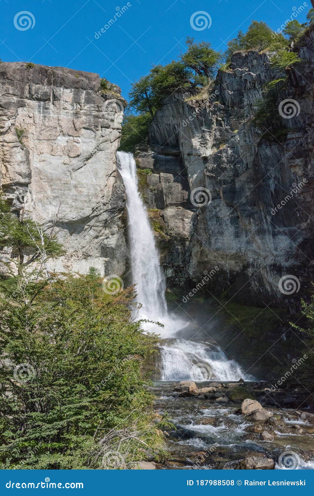 senda chorrillo del salto, gorge, rocks and waterfall, el chalten, patagonia, argentina