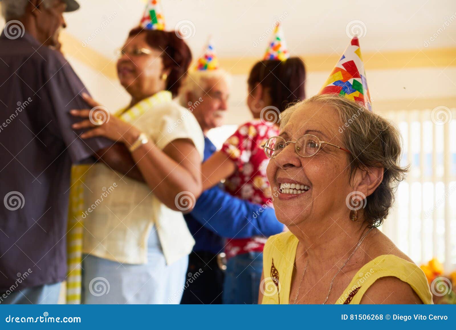 https://thumbs.dreamstime.com/z/senior-friends-dancing-birthday-party-hospice-group-old-family-celebrating-retirement-home-patient-women-smiling-81506268.jpg