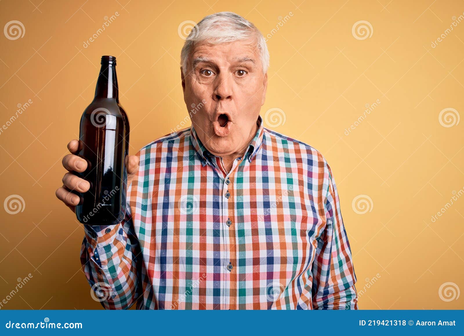 Theoretisch Bouwen onderwerp Senior Handsome Hoary Man Drinking Bottle of Beer Standing Over Isolated  Yellow Background Scared in Shock with a Surprise Face, Stock Photo - Image  of senior, beverage: 219421318