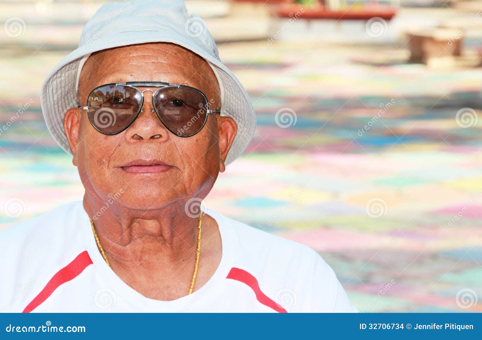 Personligt En effektiv last Senior Man Sunglasses stock photo. Image of father, necklace - 32706734