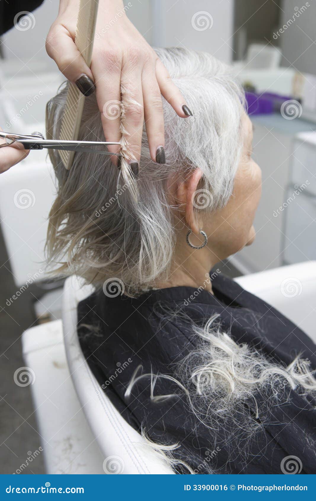 Senior Woman Getting Haircut In Salon Royalty Free Stock 