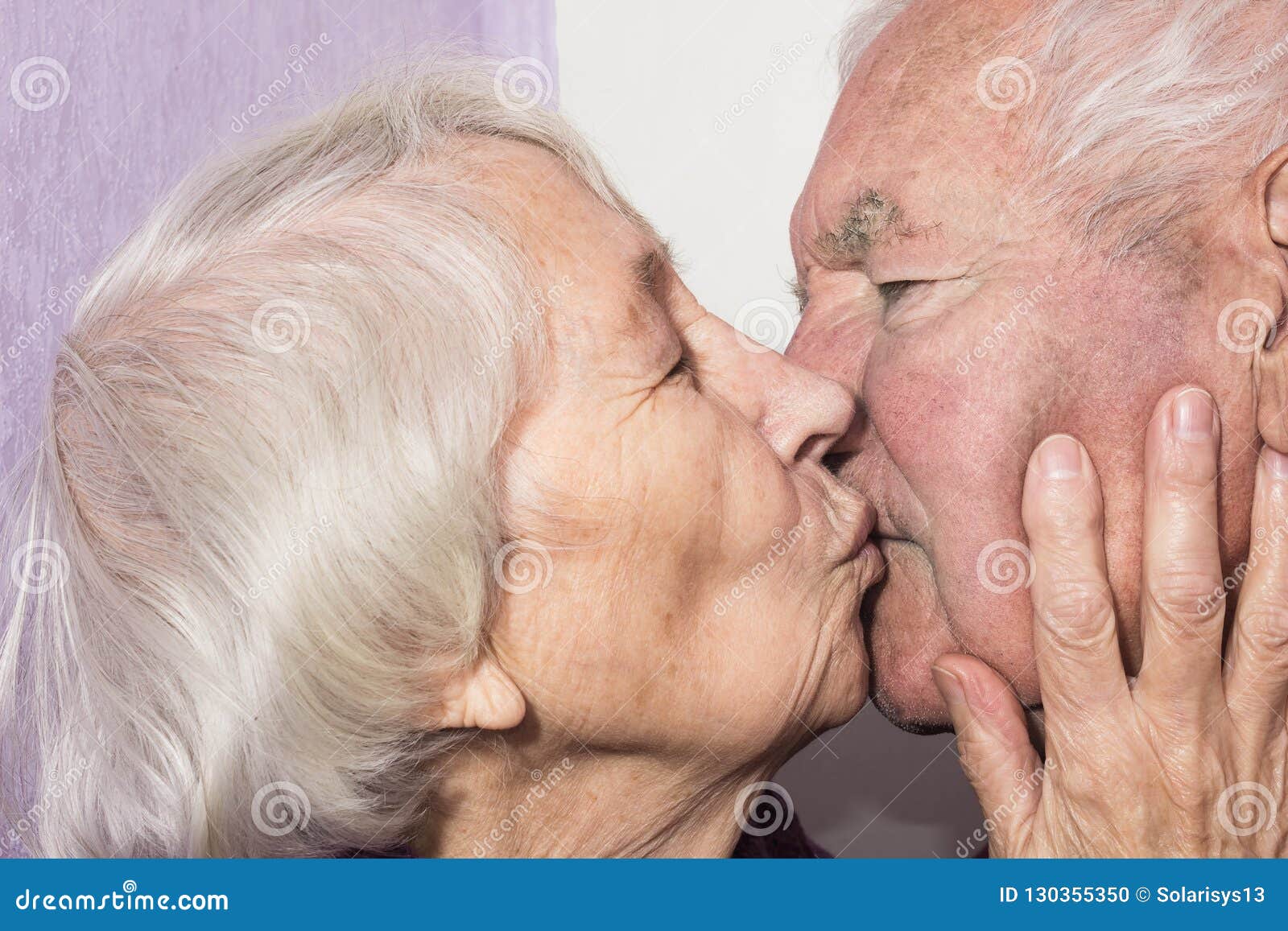 The Senior Woman Kissing Old Man Stock Photo - Image of embrace, husband: 1...