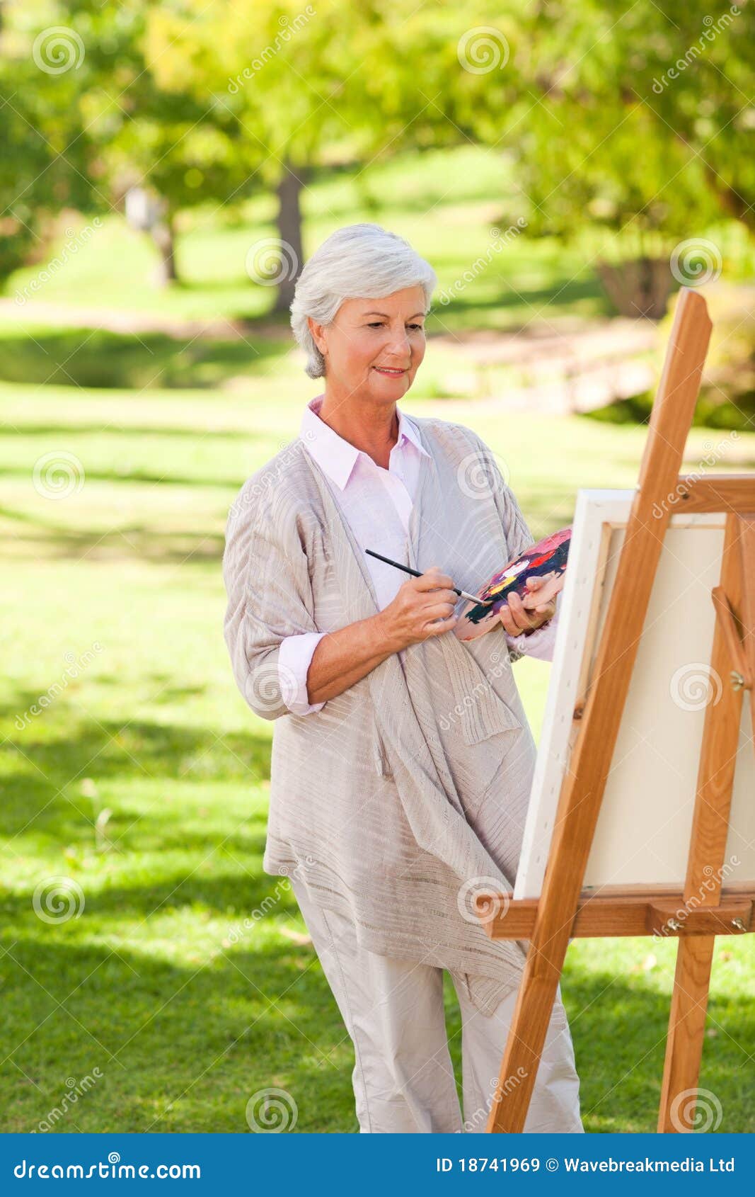Senior woman painting stock image. Image of hair, enjoyment 18741969