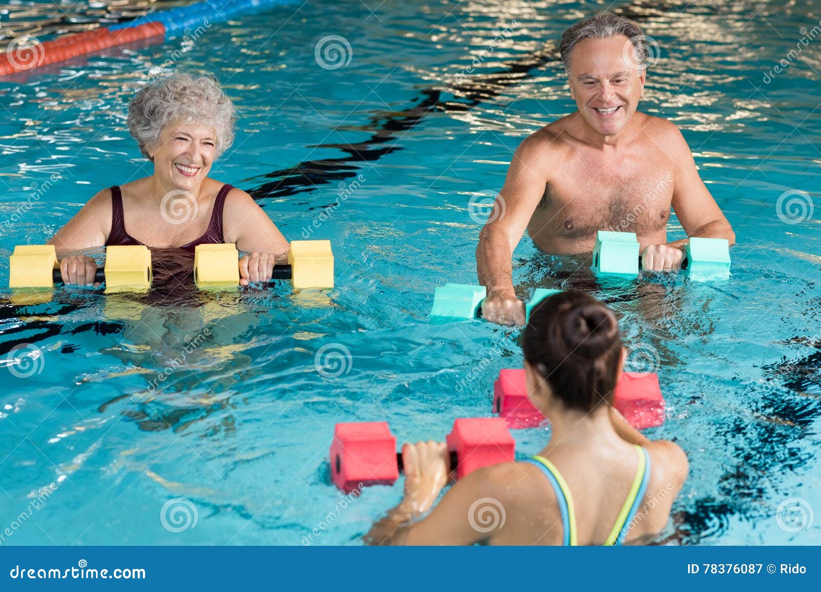 Senioren, Die Aquaaerobic Tun Stockbild Bild von schwimmen, fällig