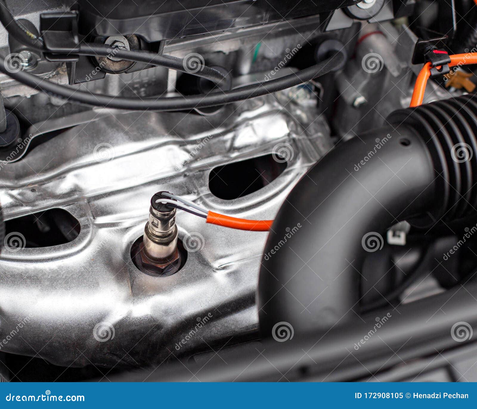 Sensor-Lambda-Sonde in Einem Verbrennungsmotor Im Motorraum Schätzung Des  Restsauerstoffes in Den Abgasen, Stockbild - Bild von nahaufnahme,  mechanisch: 172908105