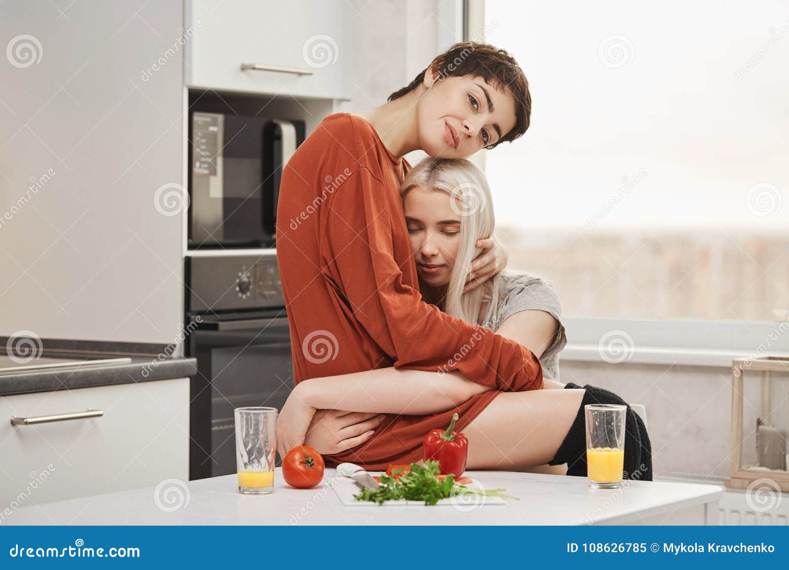 Lesbian Hot Eating