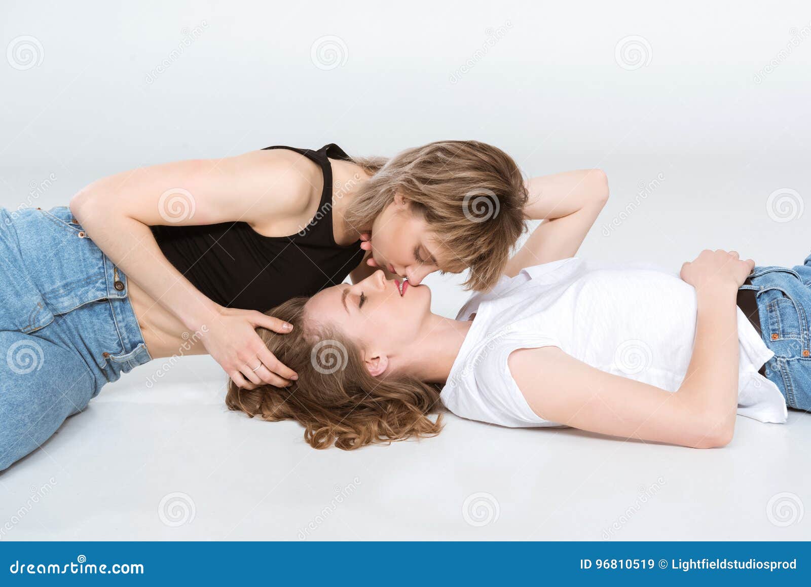 Lesbians Kissing Sucking Tits