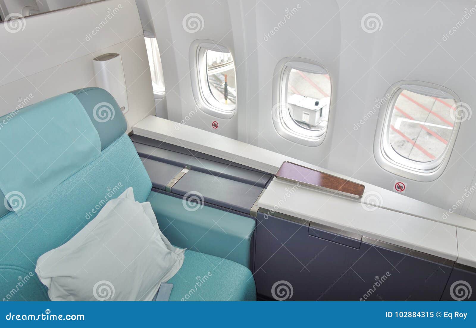 The First Class Cabin Of A Korean Airlines Ke Boeing 747 8