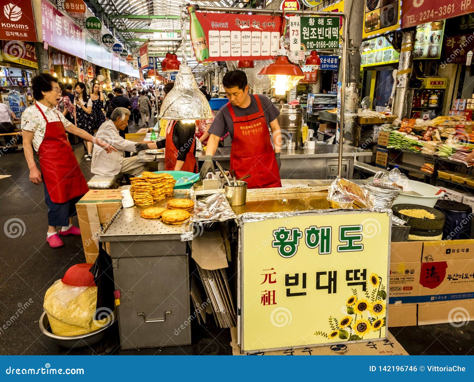 Seoul, South Korea - June 21, 2017: Sellers Of Korean Food Waiting