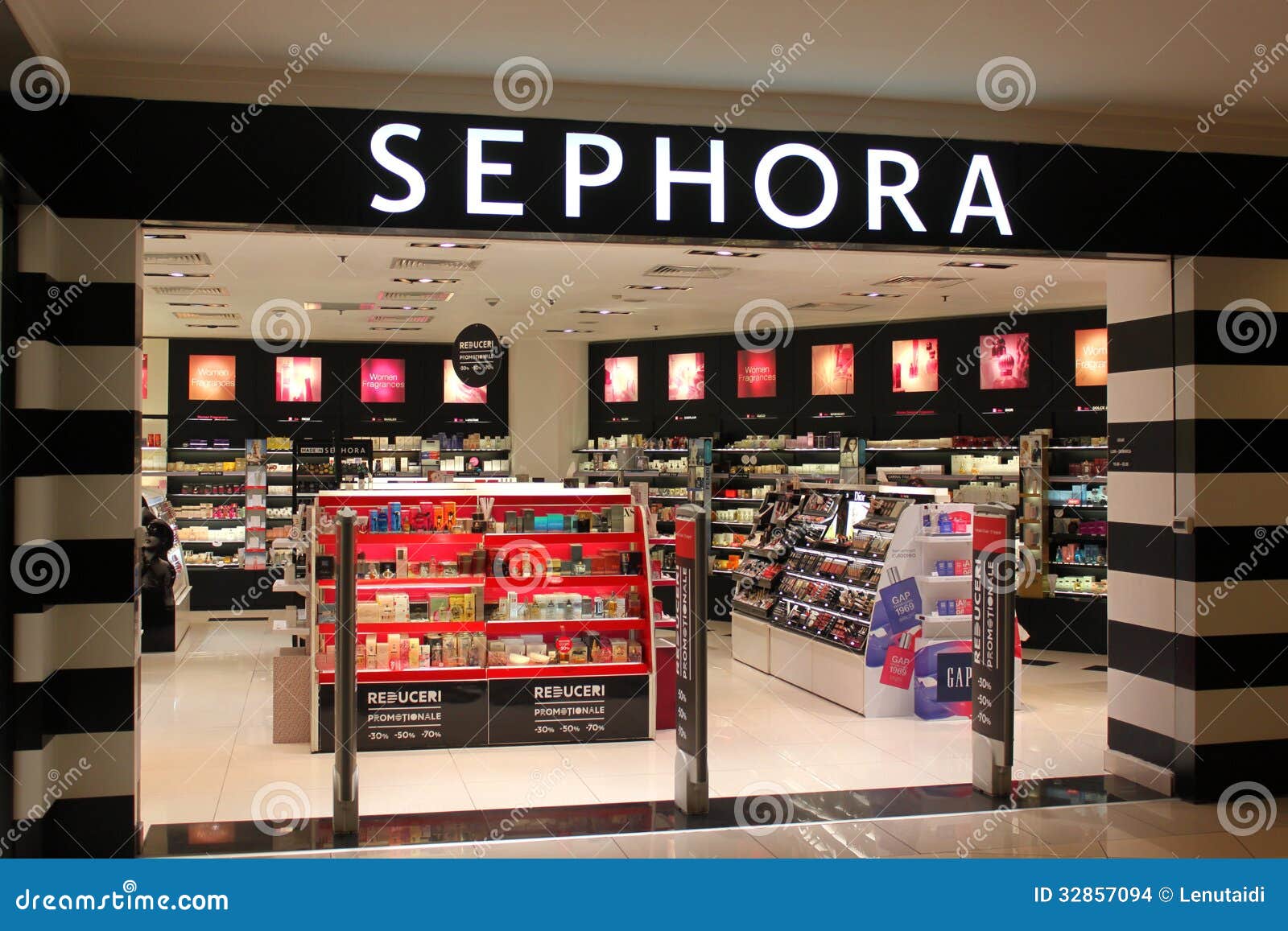 toernooi Vegen gelijktijdig Sephora Cosmetics Store in Bucharest,Romania Editorial Stock Image - Image  of luxurious, beautiful: 32857094