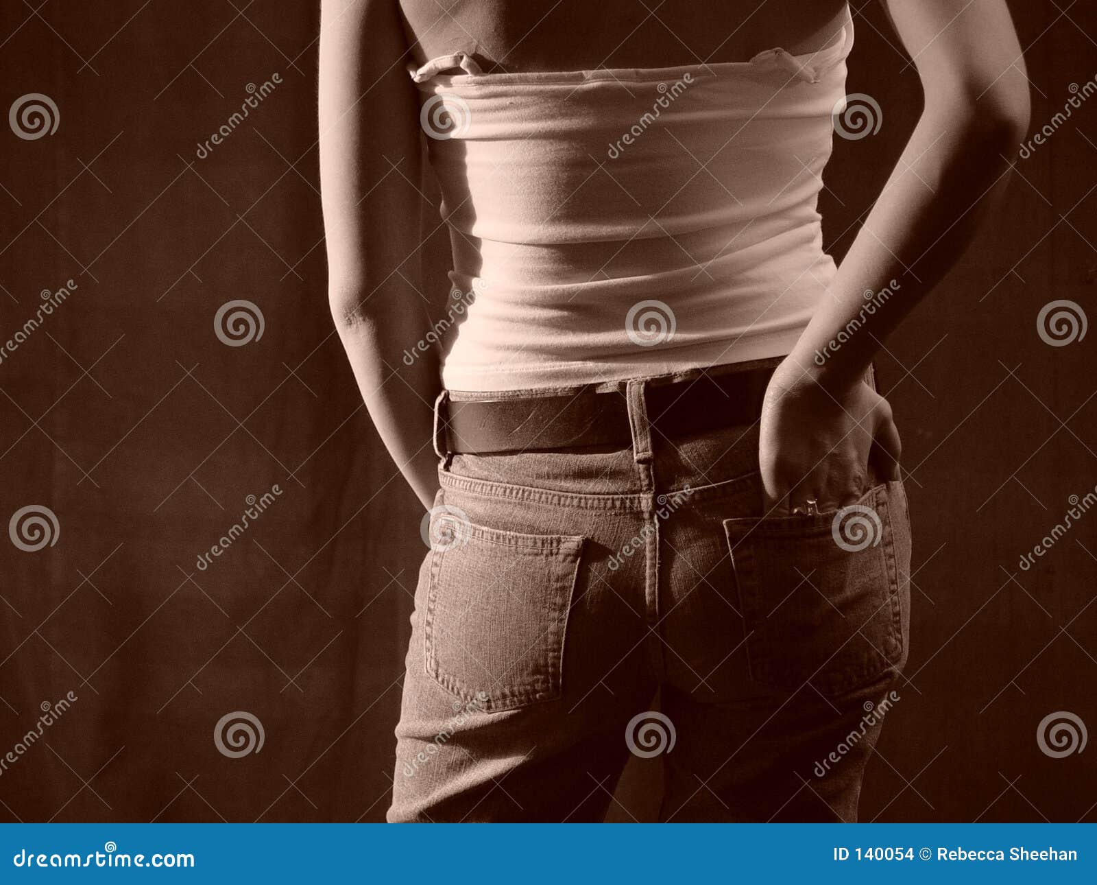 SepiaFrau von hinten stockfoto. Bild von leder, kurven 140054