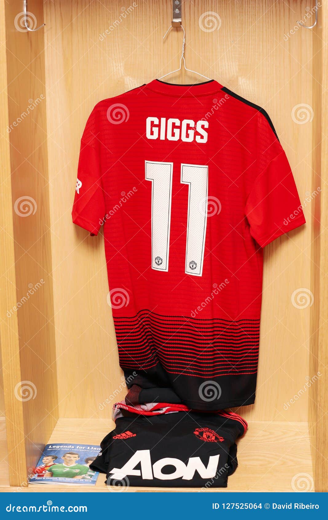 ryan giggs manchester united jersey