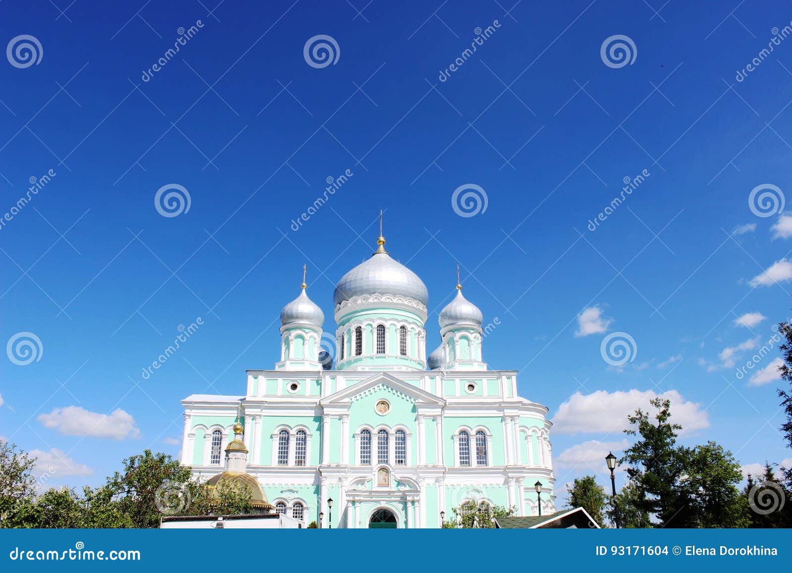 Serafino di Sarov nel monastero di serafino-Diveevo della trinità santa in Diveevo, Russia, in primavera, maggio