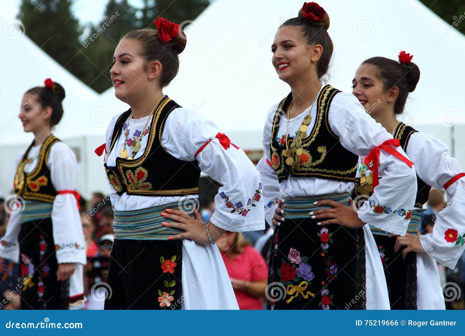 Serbian Folk Dance Ensemble Editorial Photo - Image of serbia, heritage ...