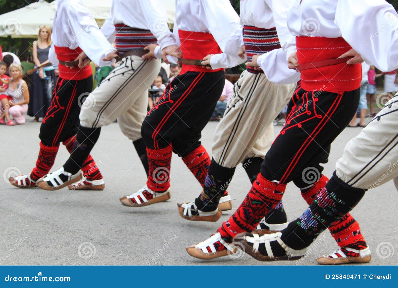 Serbian Folklore Dancers Editorial Photo - Image: 25849471