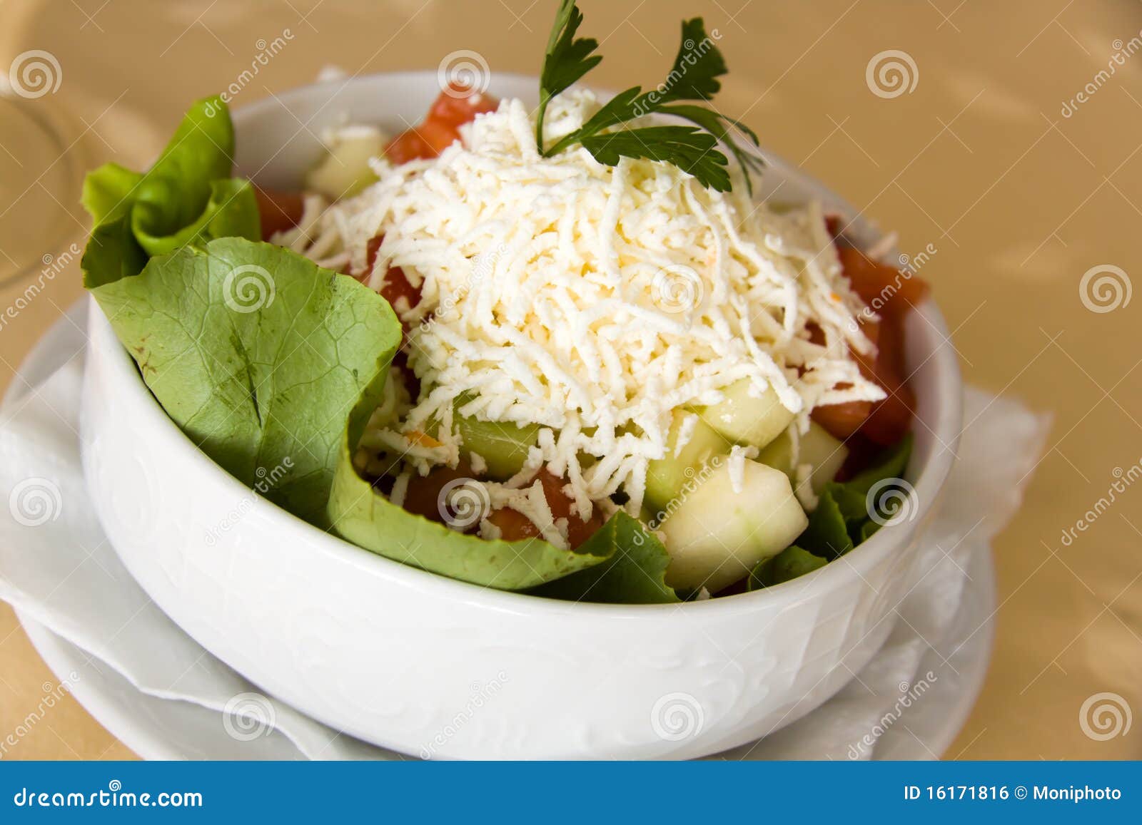 Serbischer Feinschmeckerischer Salat Mit Tomate, Gurke Und Unebenheit ...