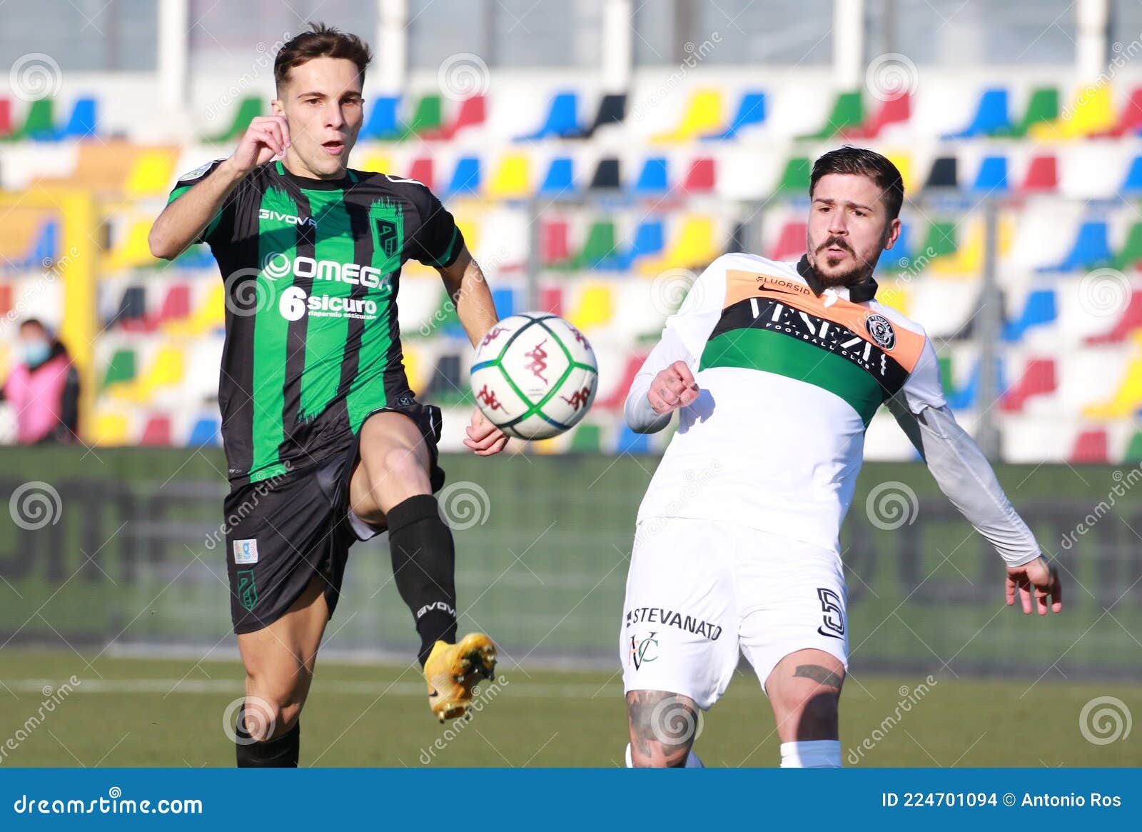 Campeonato Italiano De Futebol Serie B De Livorno Vs Pordenone Imagem  Editorial - Imagem de editorial, fotografia: 159100820