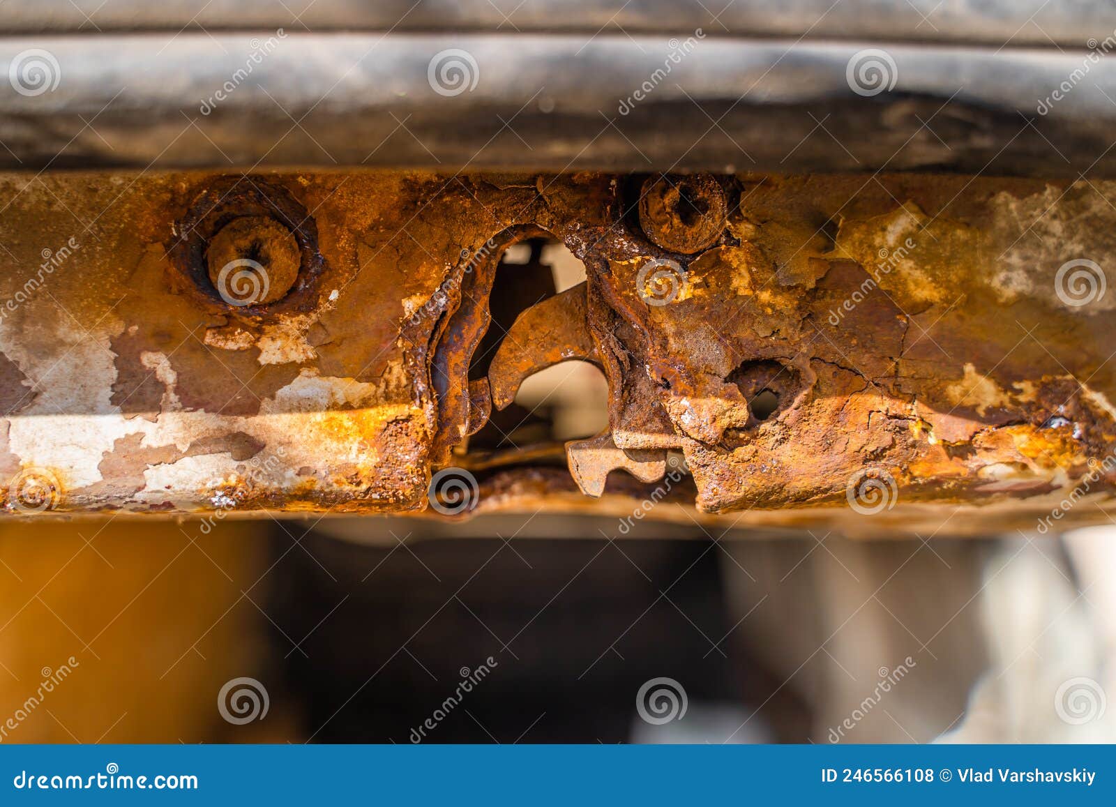 Serrure Rouillée De La Porte De Voiture. Une Serrure Pourrie Sur Une Hayon  Minivan. Corrosion Du Corps Photo stock - Image du trappe, voiture:  246566108