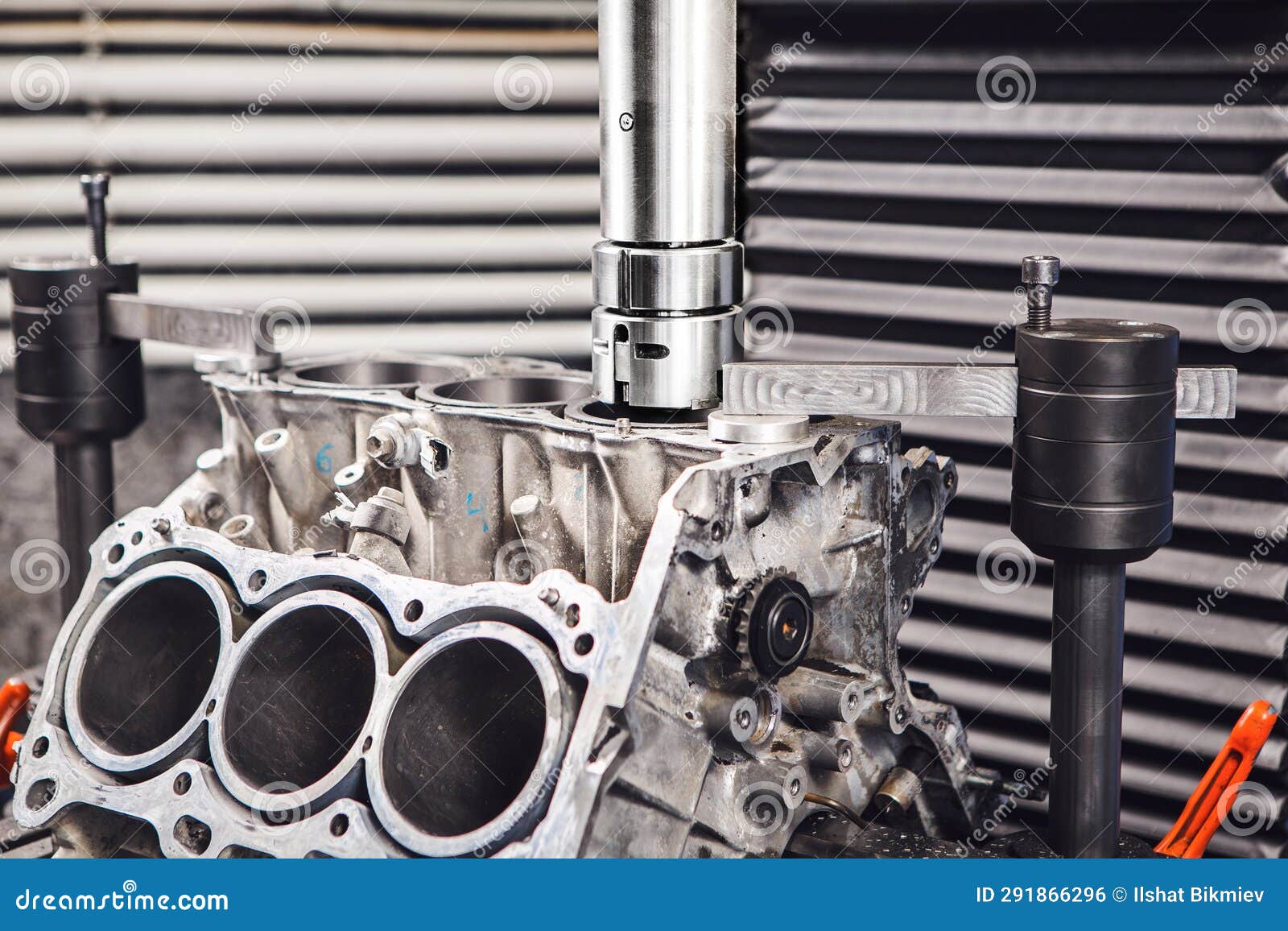 Service Boring Under the Piston after Engine Sleeve Using Machine with