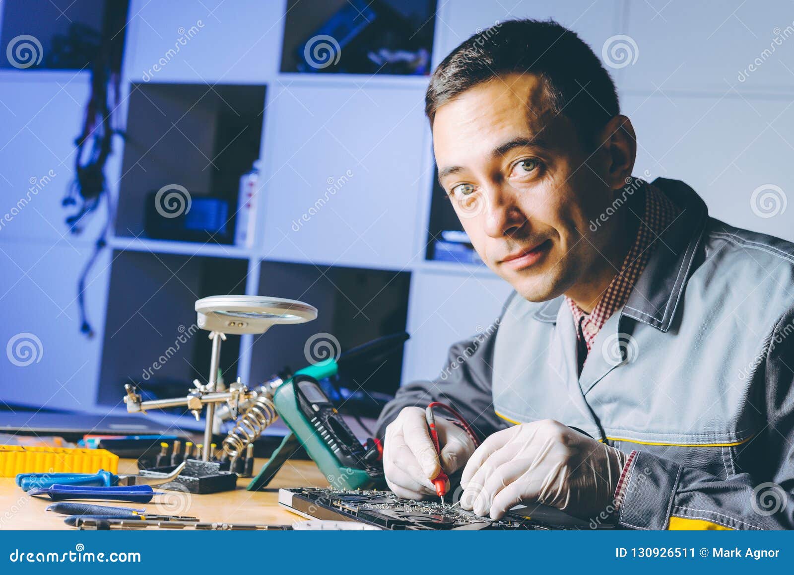 Service repair electronics stock image. Image of fixing 130926511