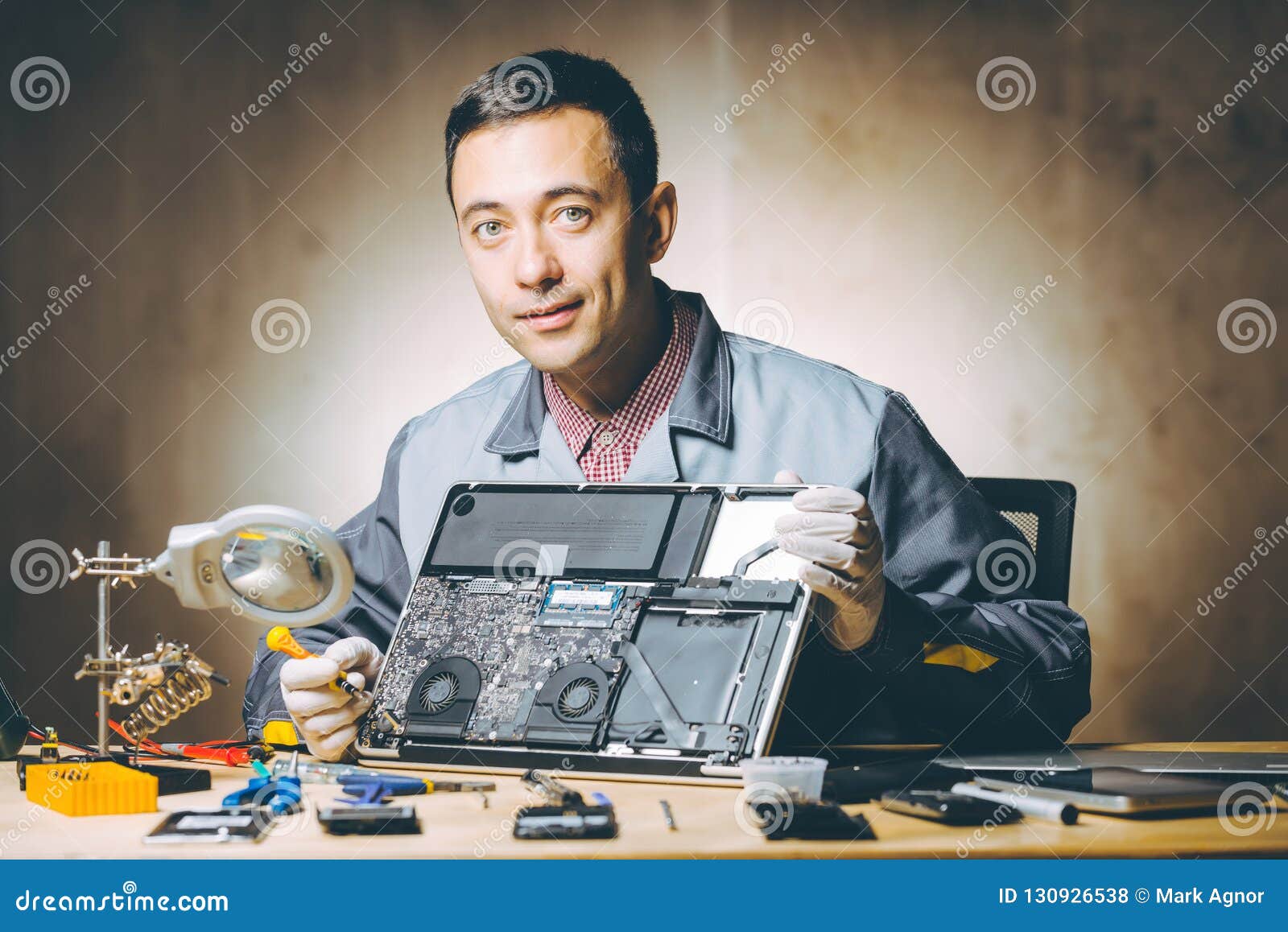 Service repair electronics stock photo. Image of notebook 130926538