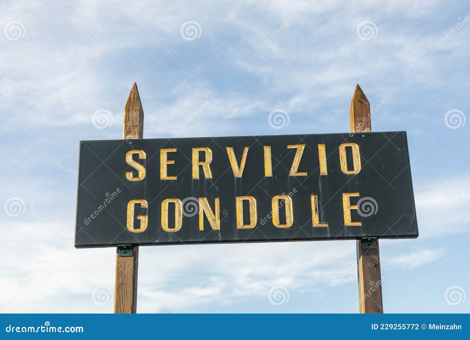 servicio gondole - engl: gondola service - signage at st. mark`s square in venice