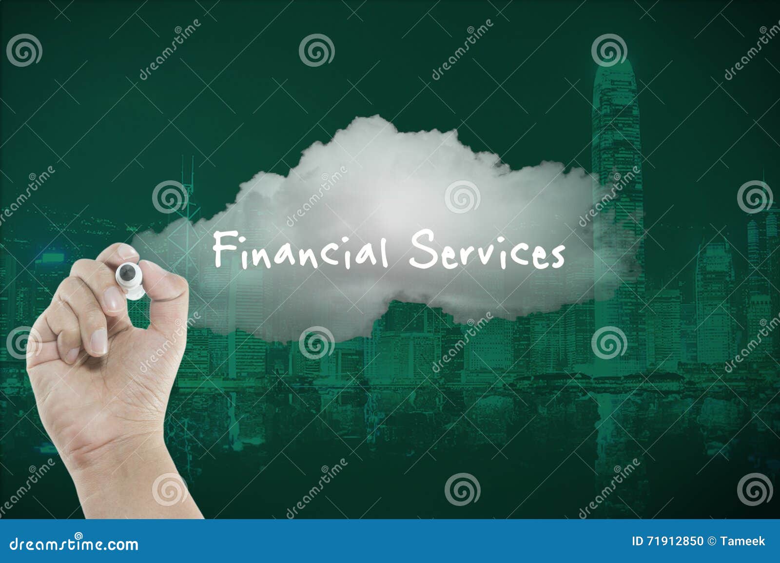 Servicios financieros en la nube con horizonte de la ciudad