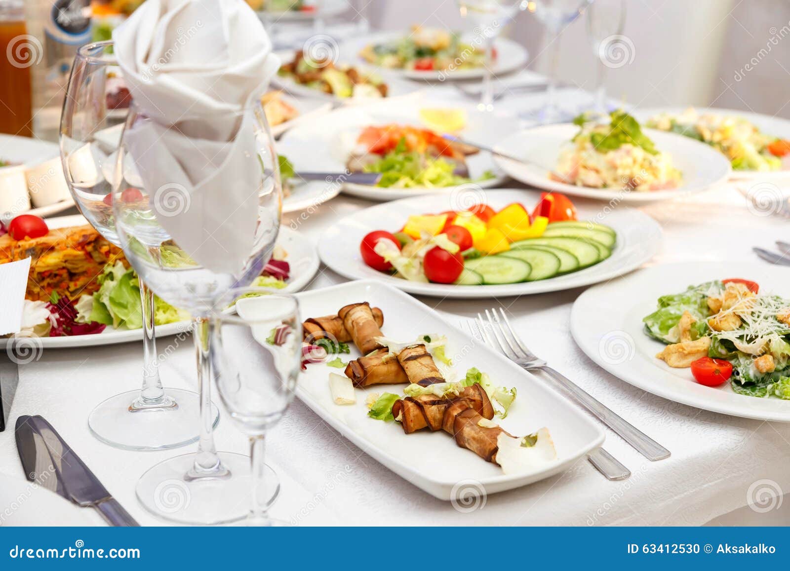 Servido Para Un Vector De Banquete Foto de archivo - Imagen de narcotize,  listo: 63412530, image size:1600x1157