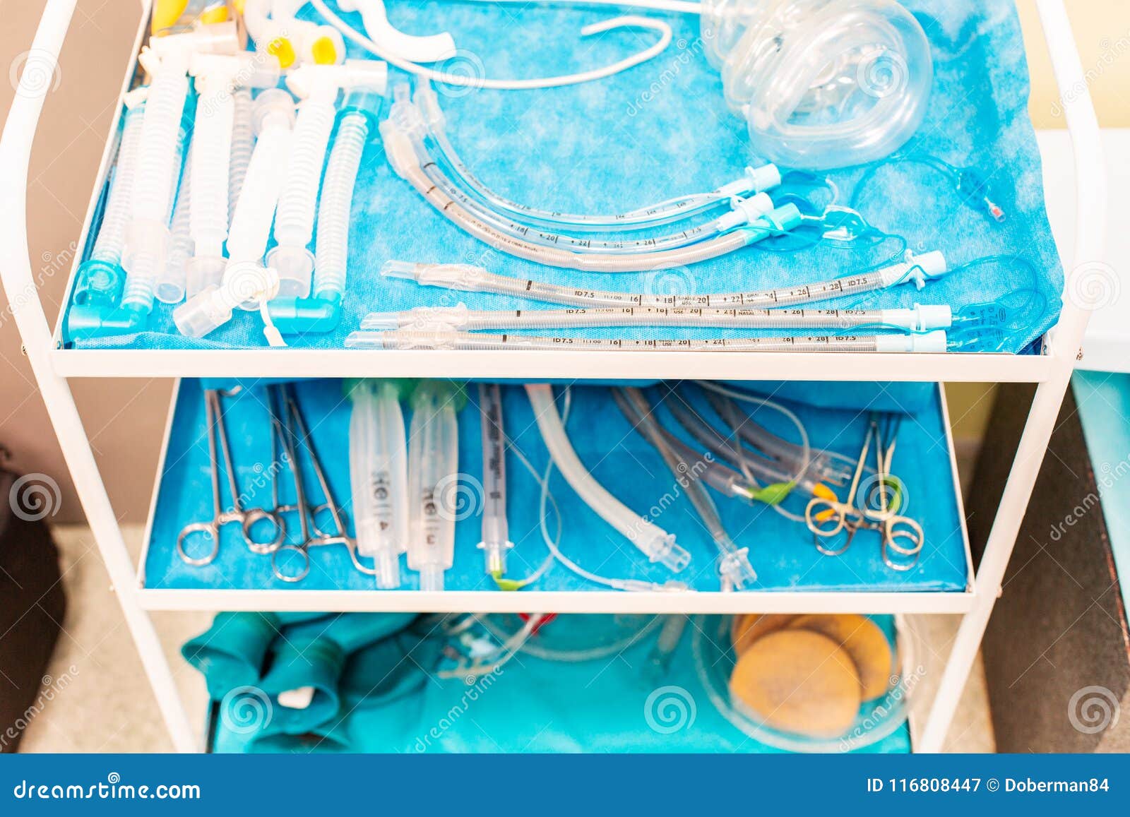 set of tools for intubation tracheas