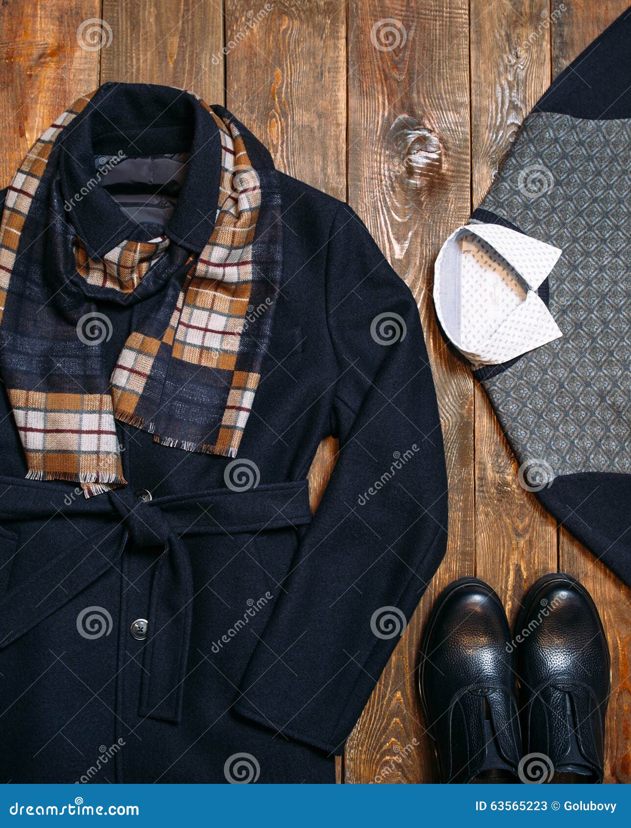 Set Warm Winter Clothing Stock Photos - Download 3,292 Royalty Free Photos