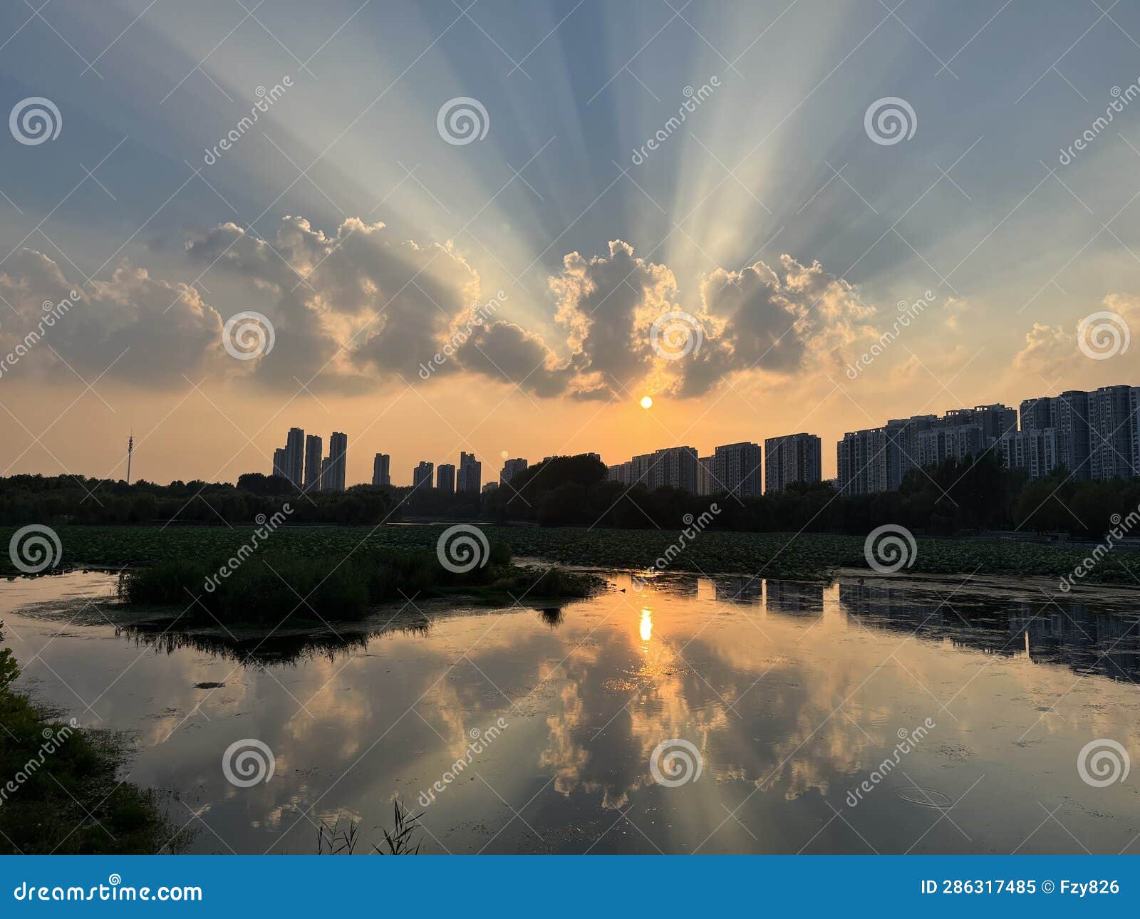 the setting sun casts its golden rays, the evening sky is adorned with vibrant hues as the twilight deepens