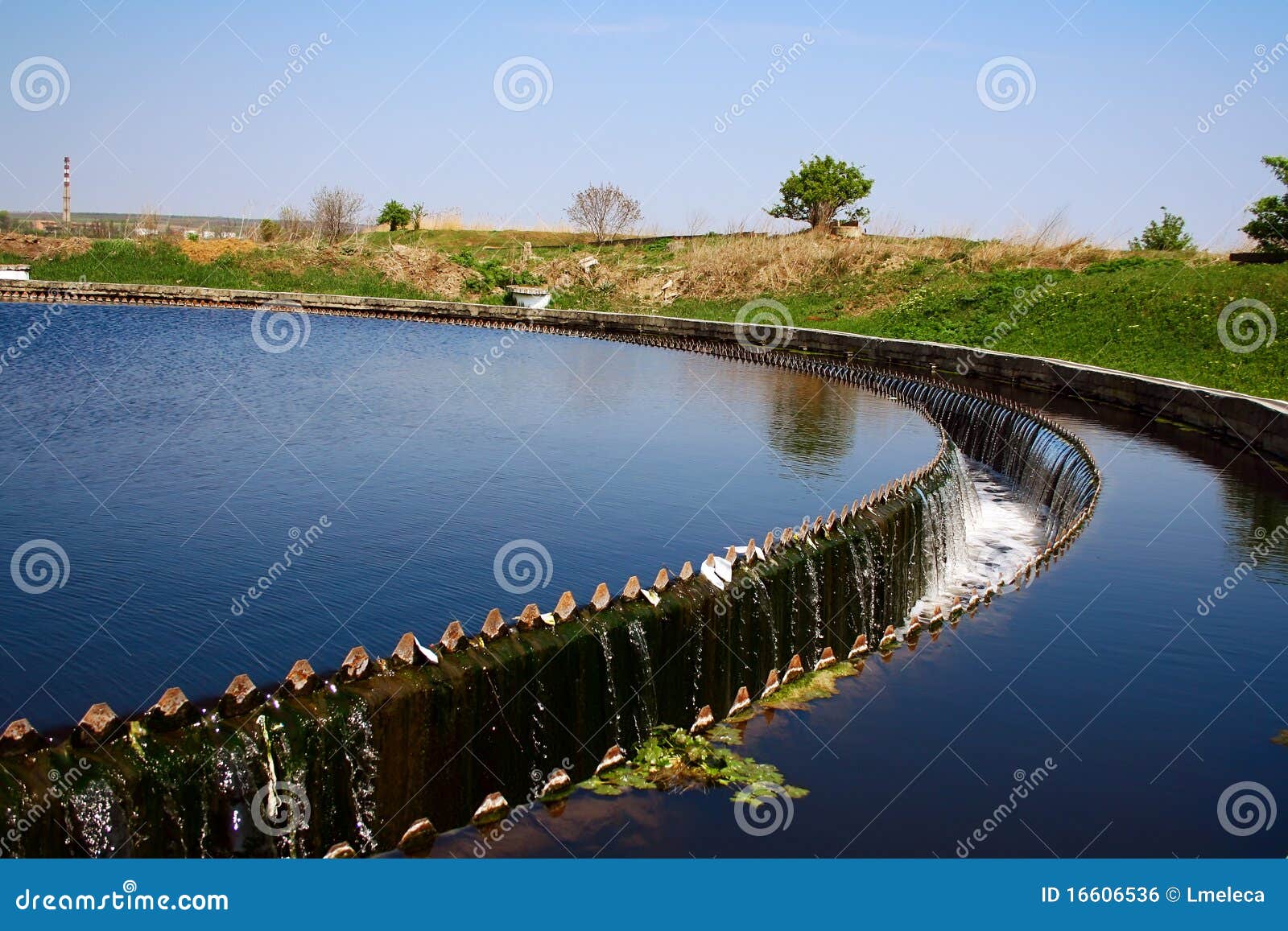 settler at wastewater treatment plant