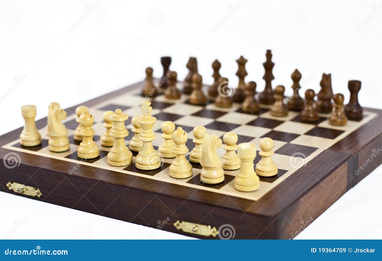 Diversão. Jogando Xadrez As Peças De Xadrez Se Movem Em Um Tabuleiro De  Xadrez Ao Jogar Um Jogo De Xadrez. Foto de Stock - Imagem de exterior,  tabuleiro: 227720566