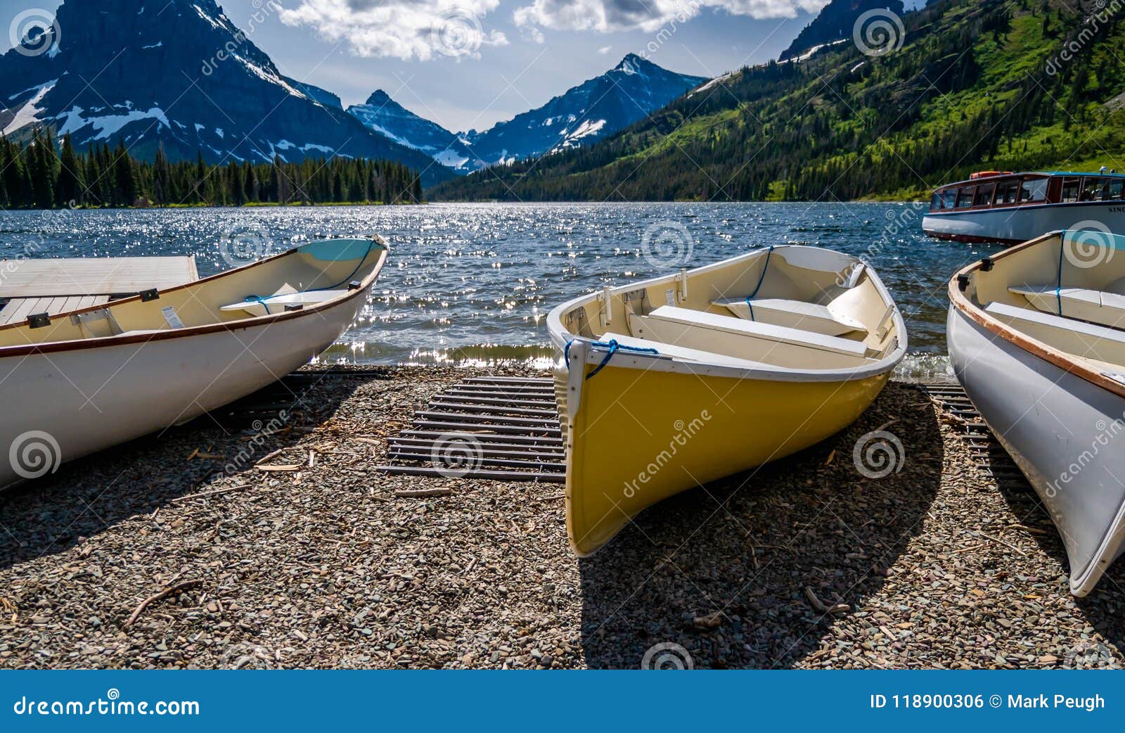 medicine lake boat tour