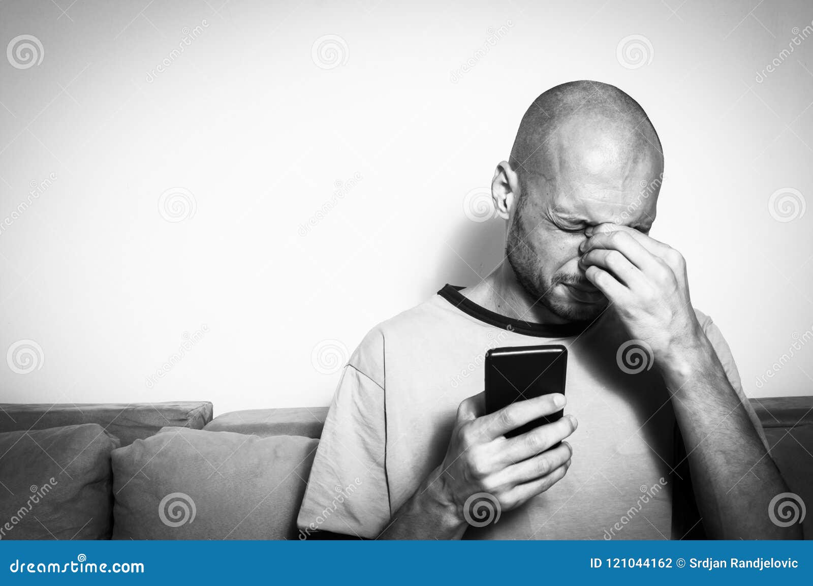 Severe Migraine Attack on the Man after Prolonged Use of the Mobile