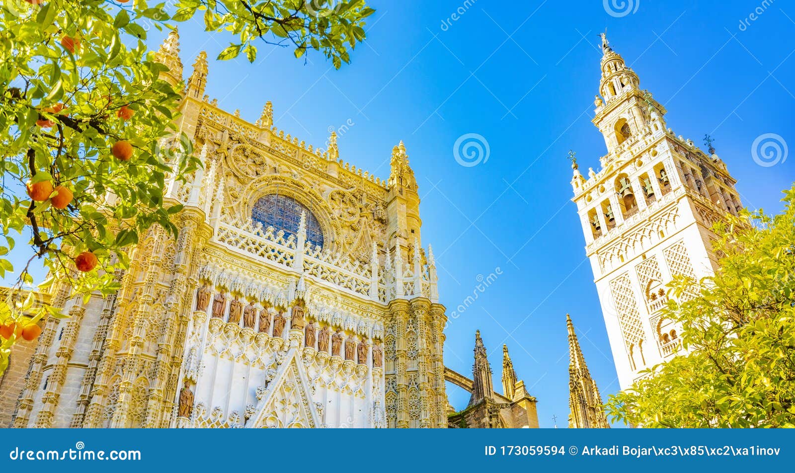 sevilla cathedral and giralda tower