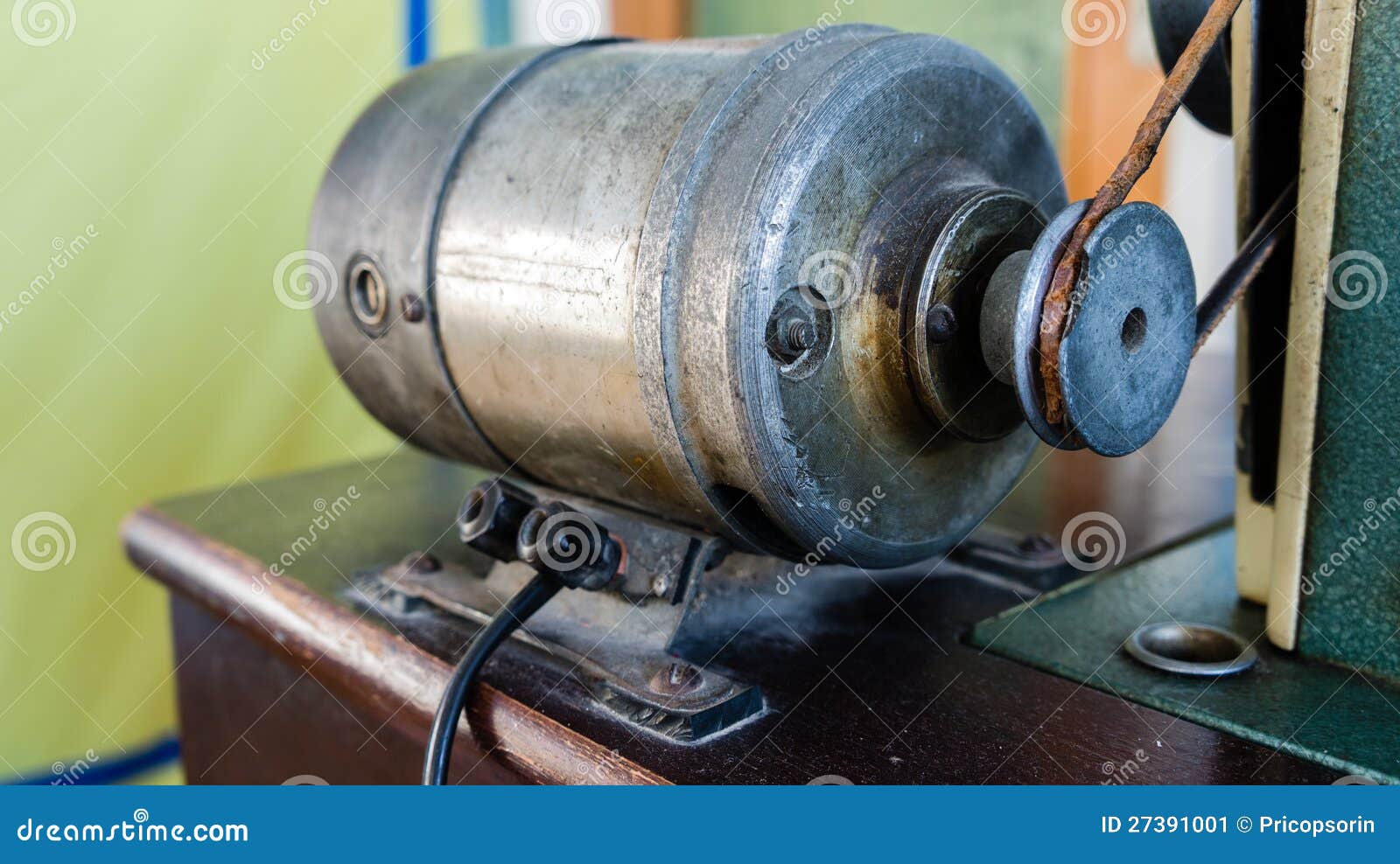 Sewing machine engine stock image. Image of table, electric 27391001