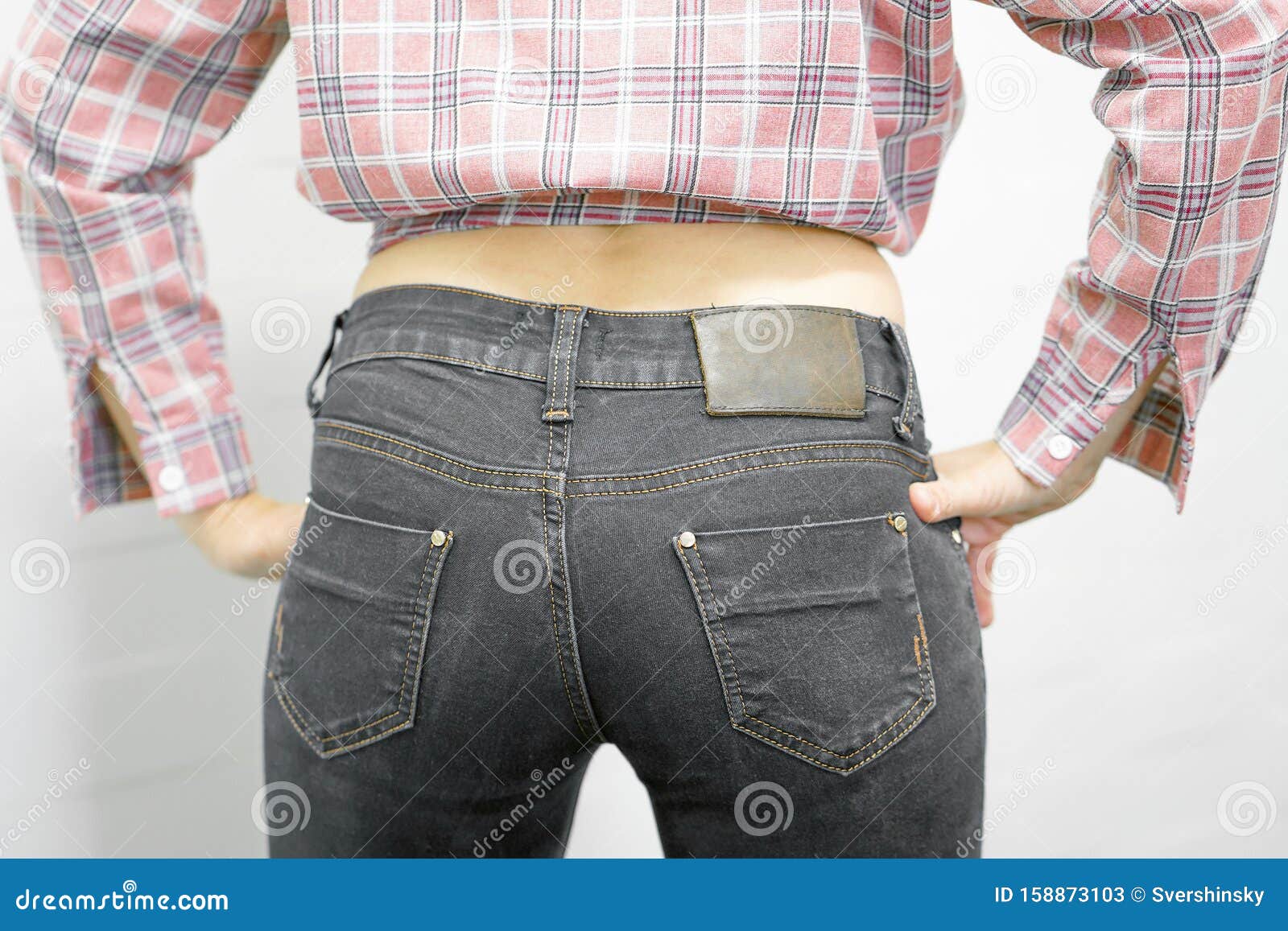 Girls Mit Engen Jeans